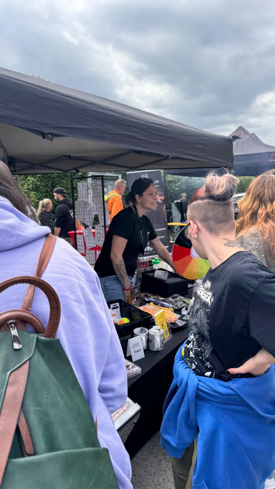 Gespräche am Robin-Hund-Stand